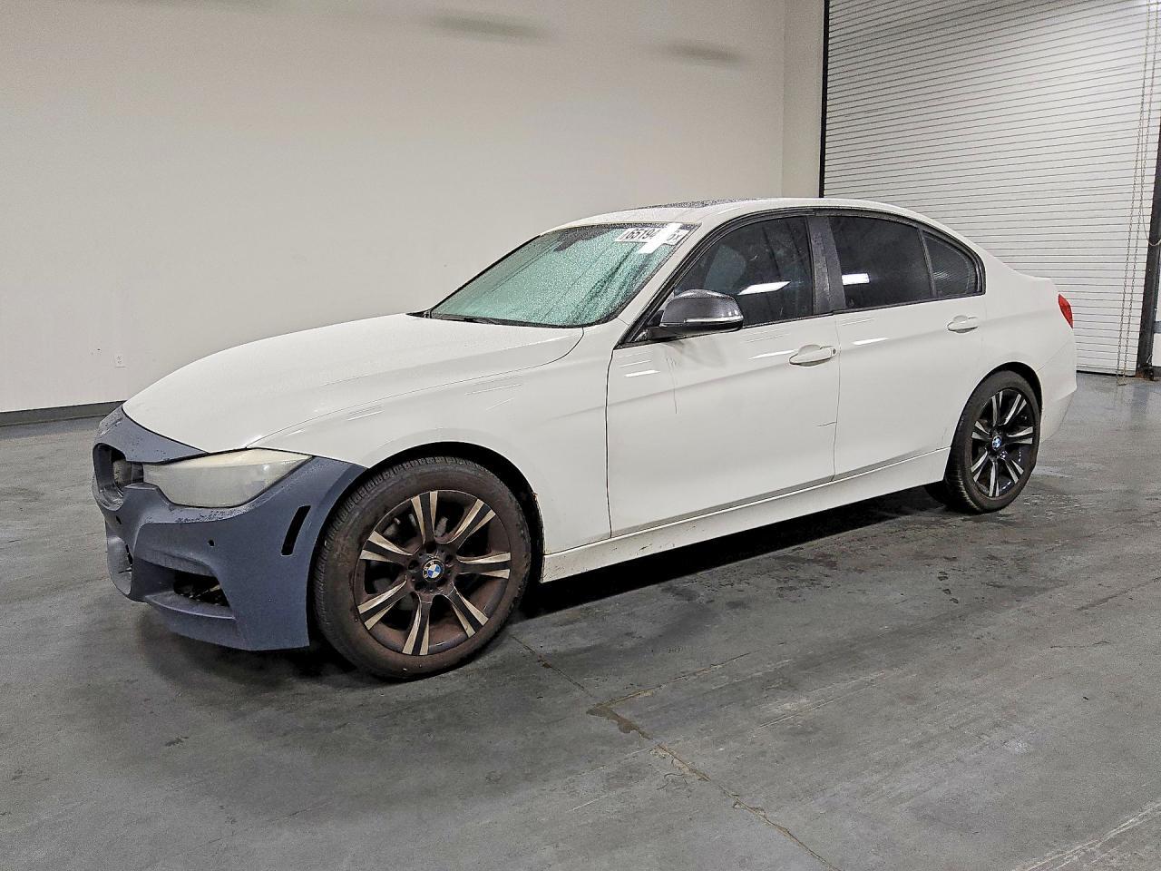 2013 BMW Seria 3 328i - zdjęcie główne