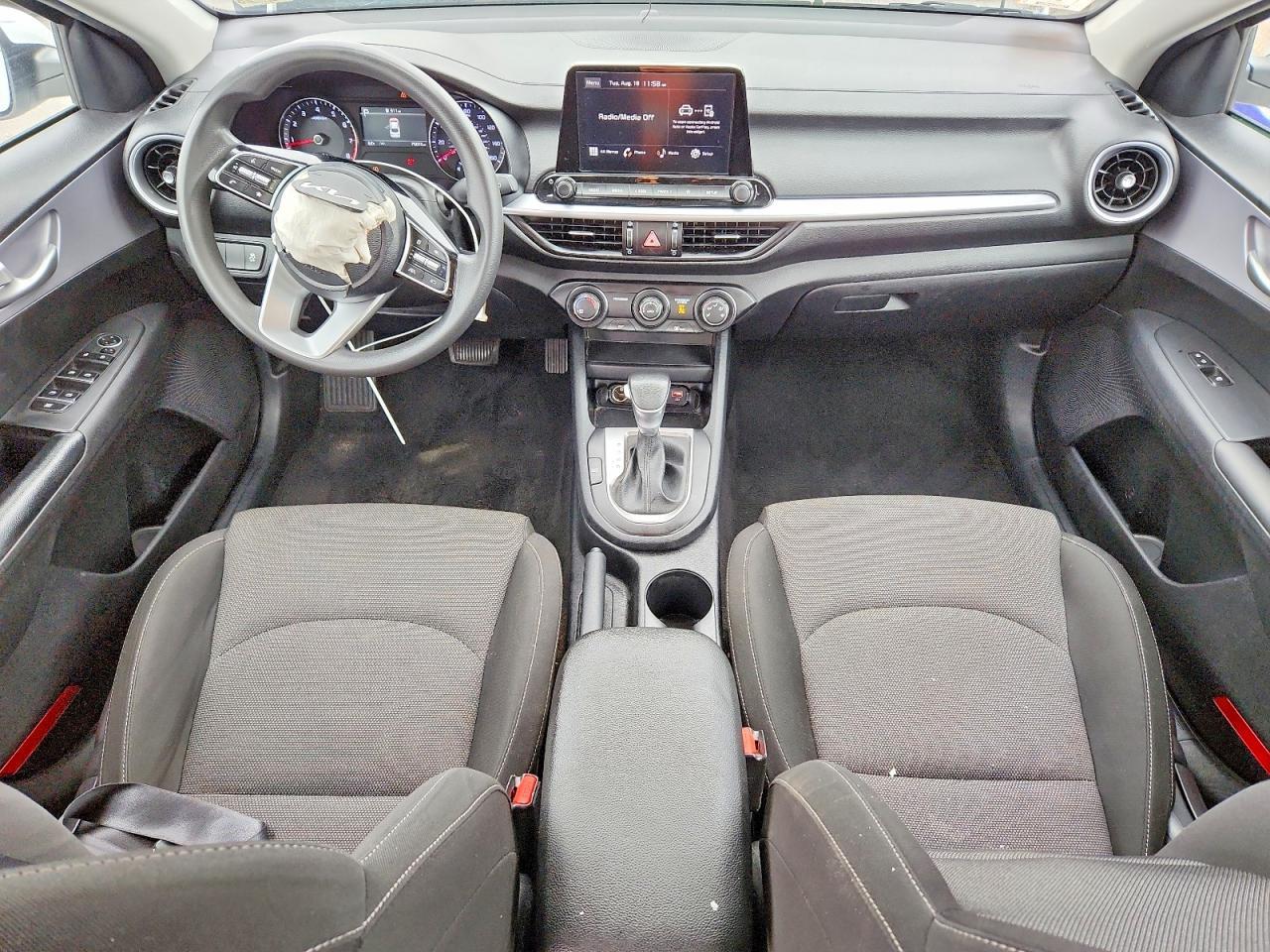 2024 Kia Forte Lxs - zdjęcie 8