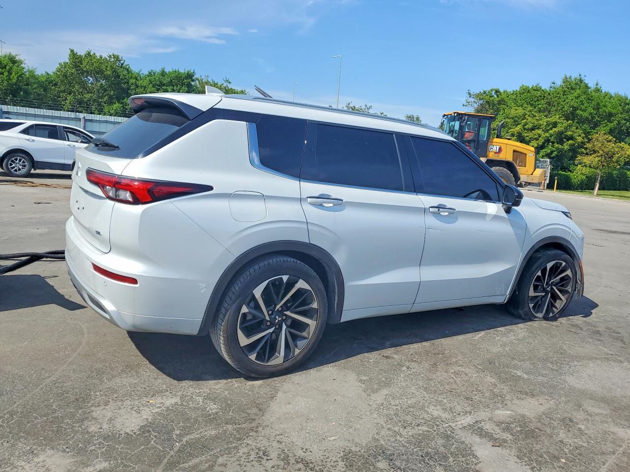 2024 Mitsubishi Outlander Sel - zdjęcie 3