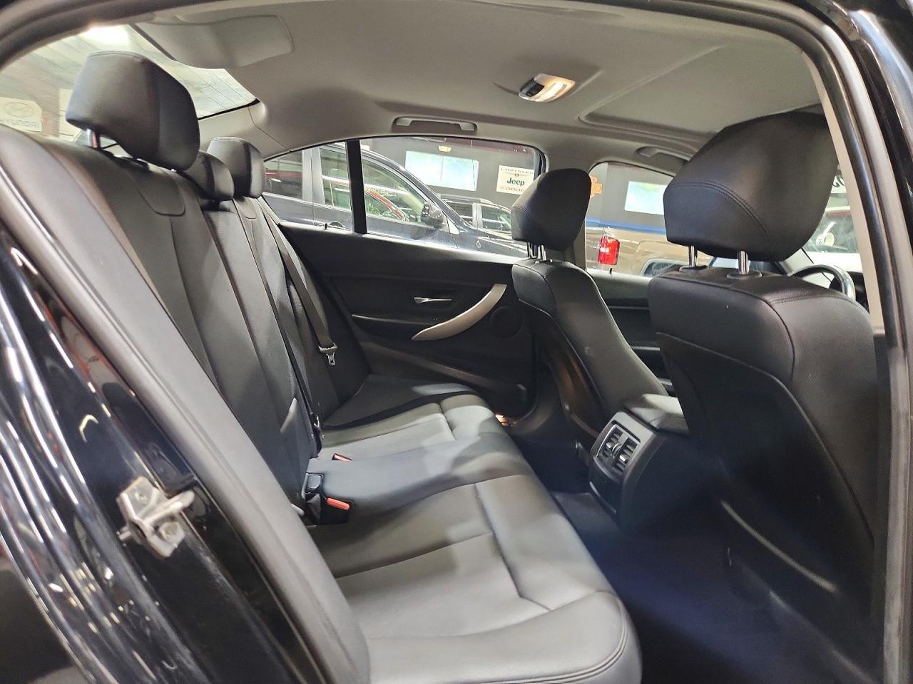 2017 BMW Seria 3 320i - zdjęcie 10