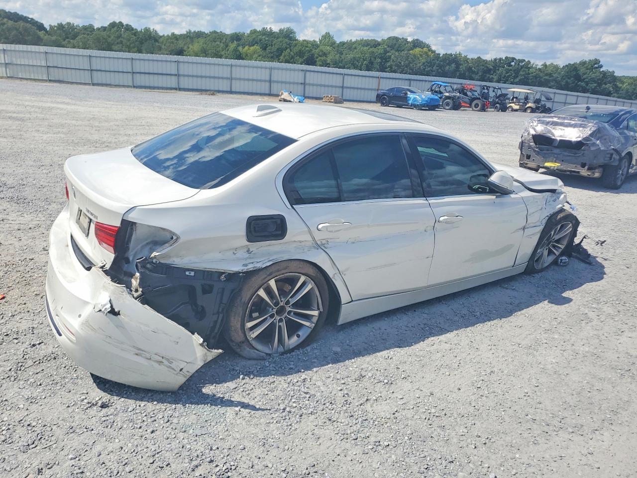 2018 BMW 330 I - zdjęcie 3