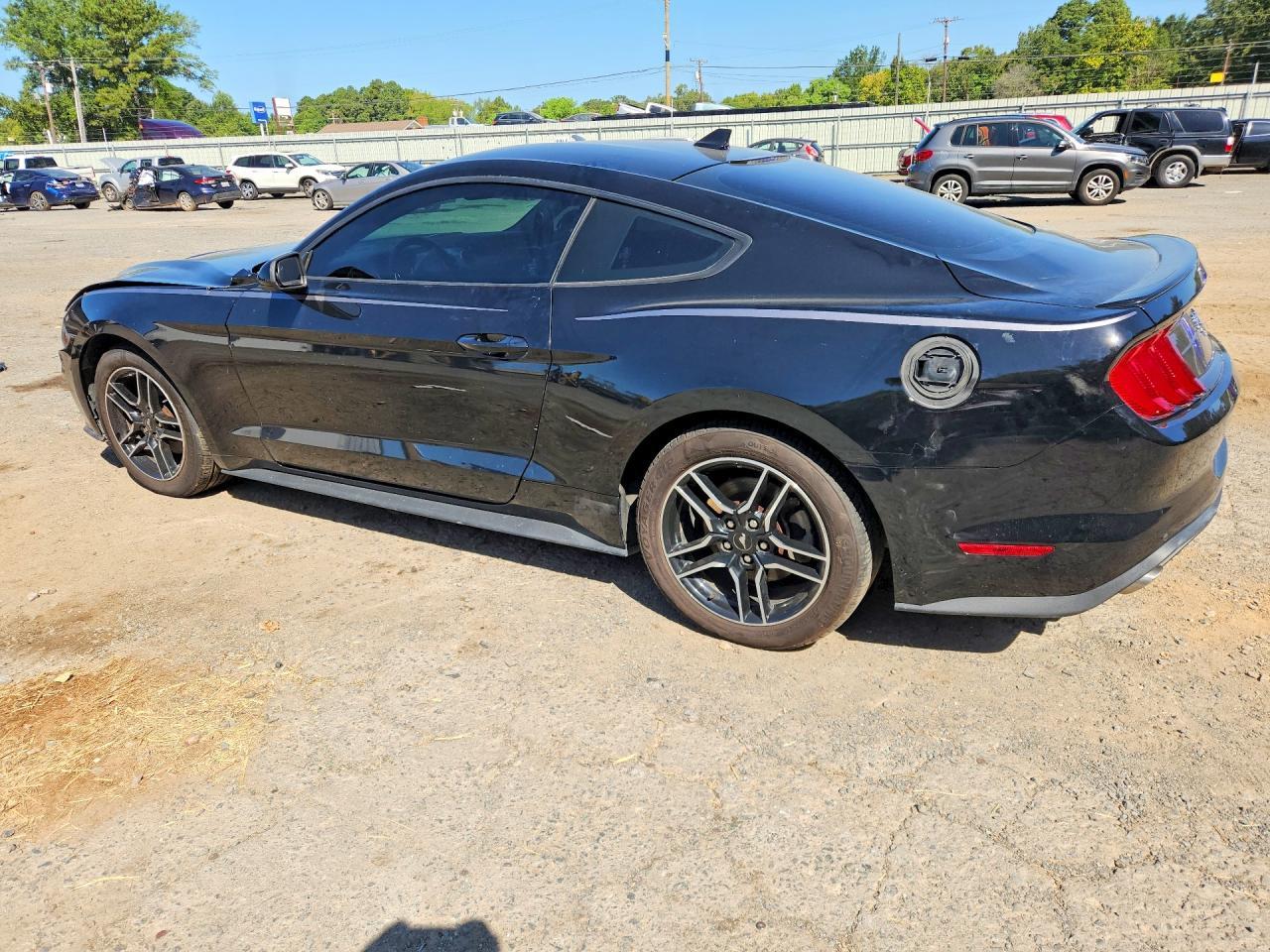 2022 Ford Mustang - zdjęcie 2