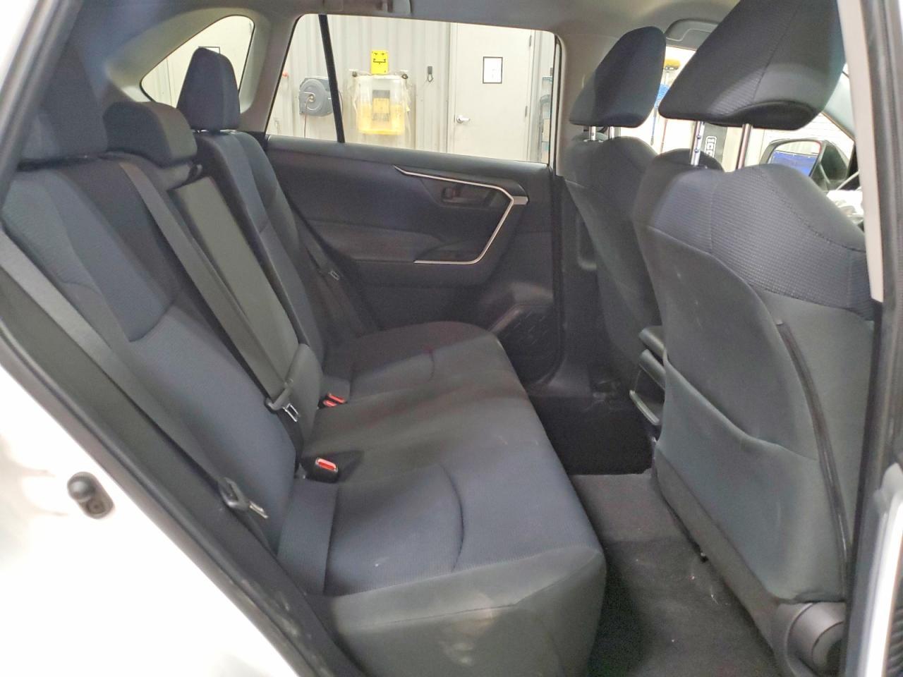 2019 Toyota Rav4 Le - zdjęcie 11