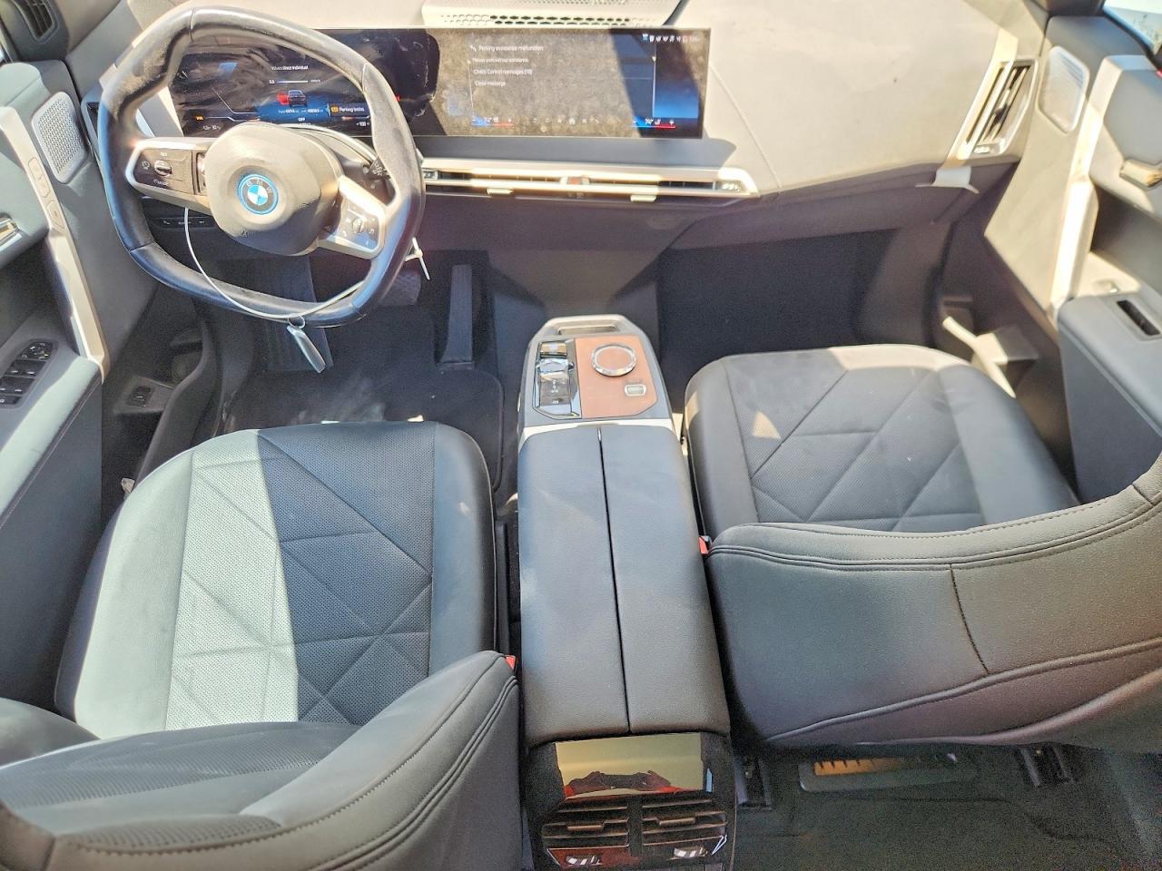 2024 BMW Ix xDrive50 - zdjęcie 8