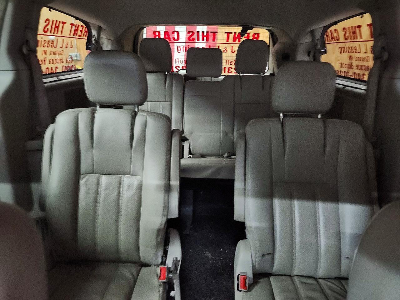 2013 Chrysler Town & Country Touring L - zdjęcie 10
