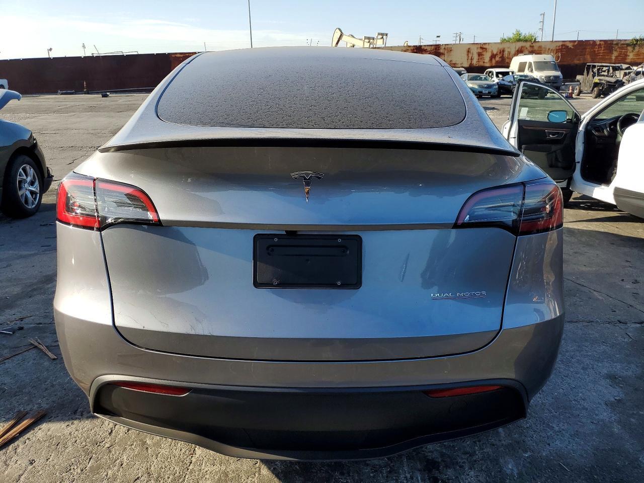 2025 Tesla Model Y - zdjęcie 6