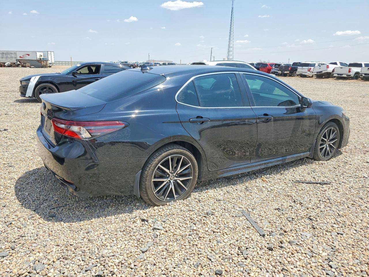2021 Toyota Camry Se - zdjęcie 3