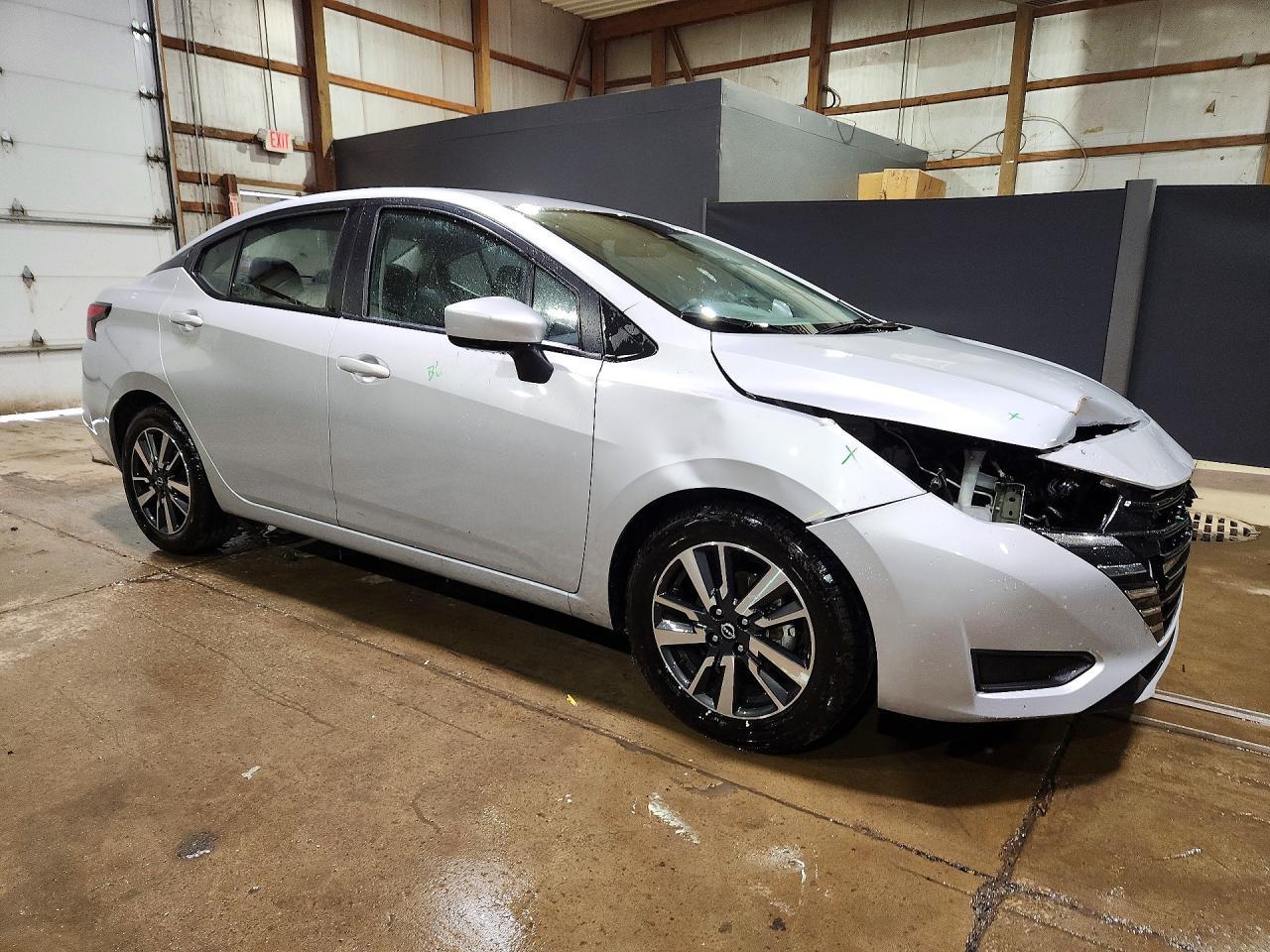 2025 Nissan Versa Sv - zdjęcie 4