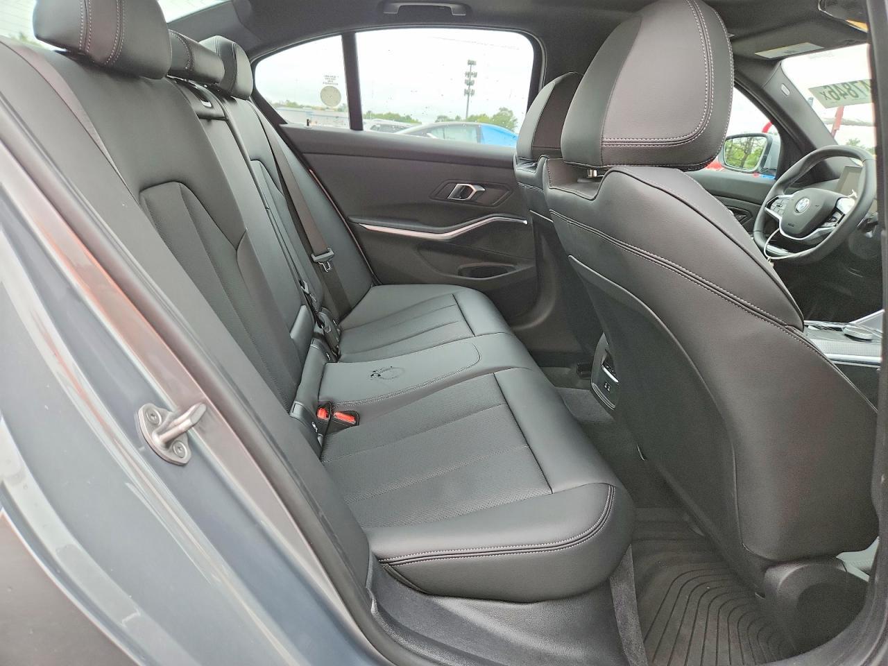 2026 BMW 330Xi - zdjęcie 10