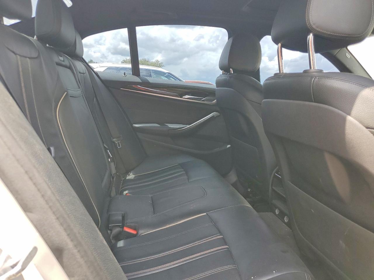 2019 BMW 530E - zdjęcie 10
