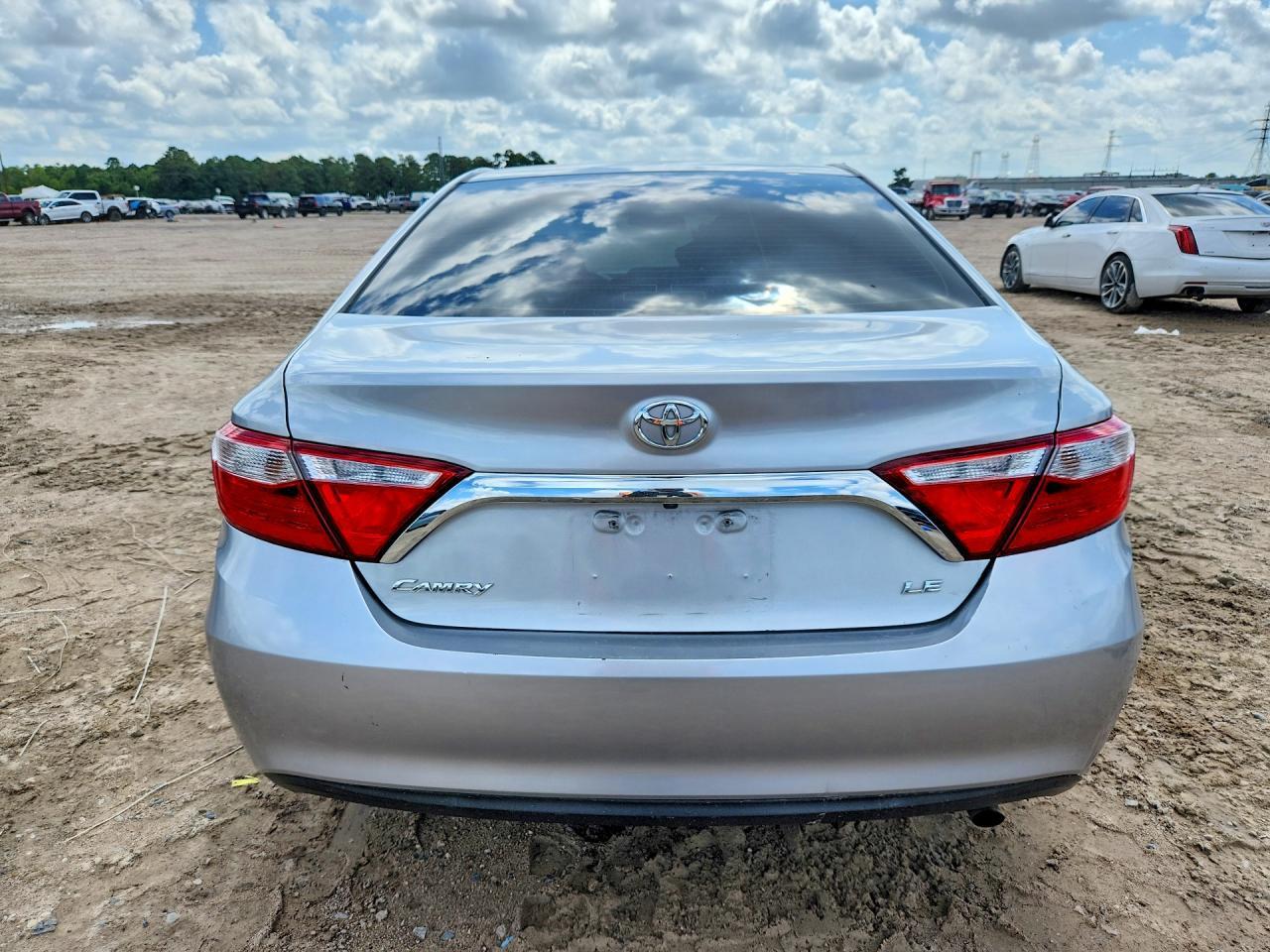 2016 Toyota Camry Le - zdjęcie 6