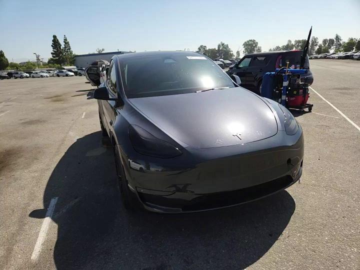 2025 Tesla Model Y - zdjęcie 14