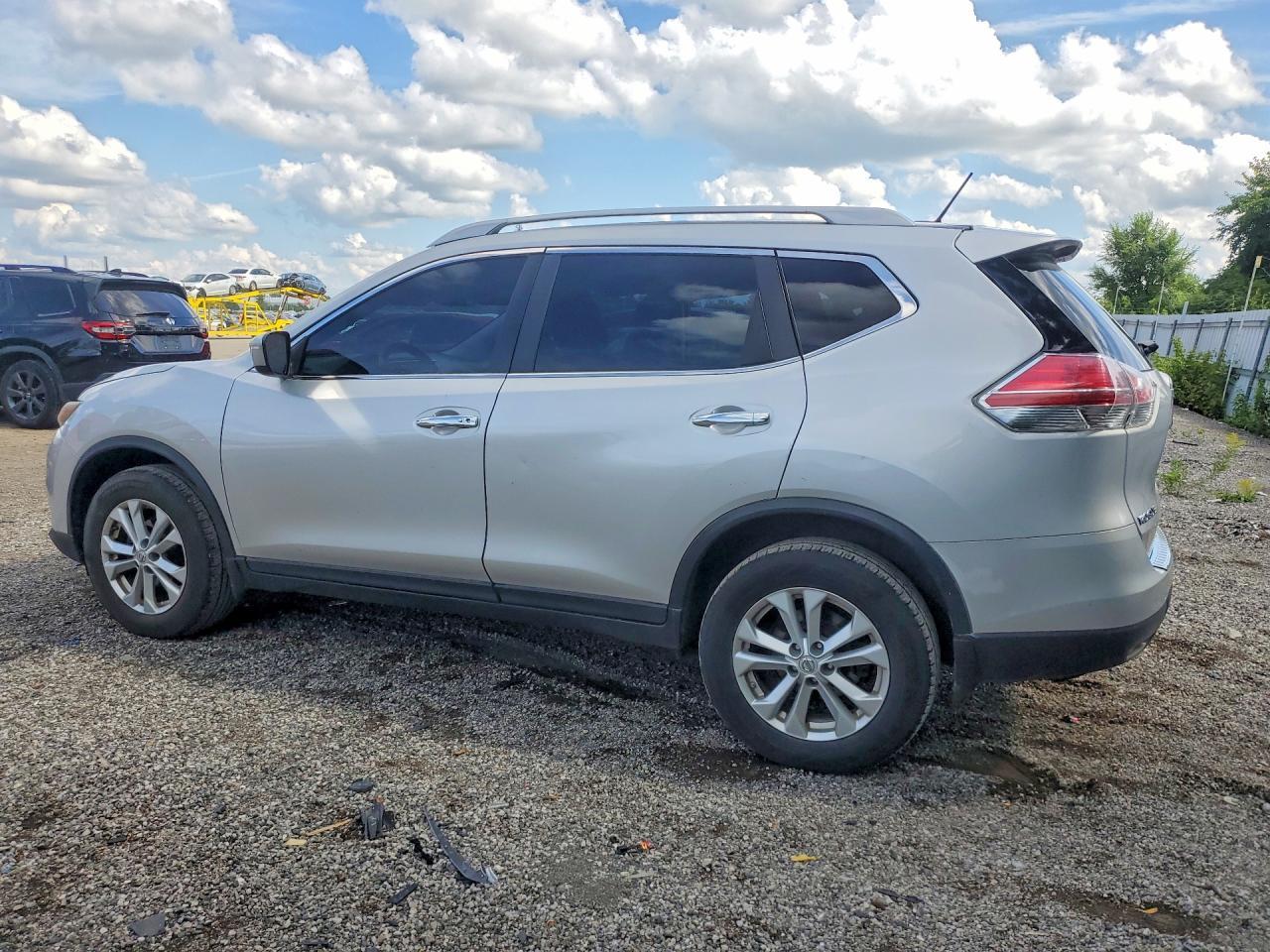 2015 Nissan Rogue S - zdjęcie 2