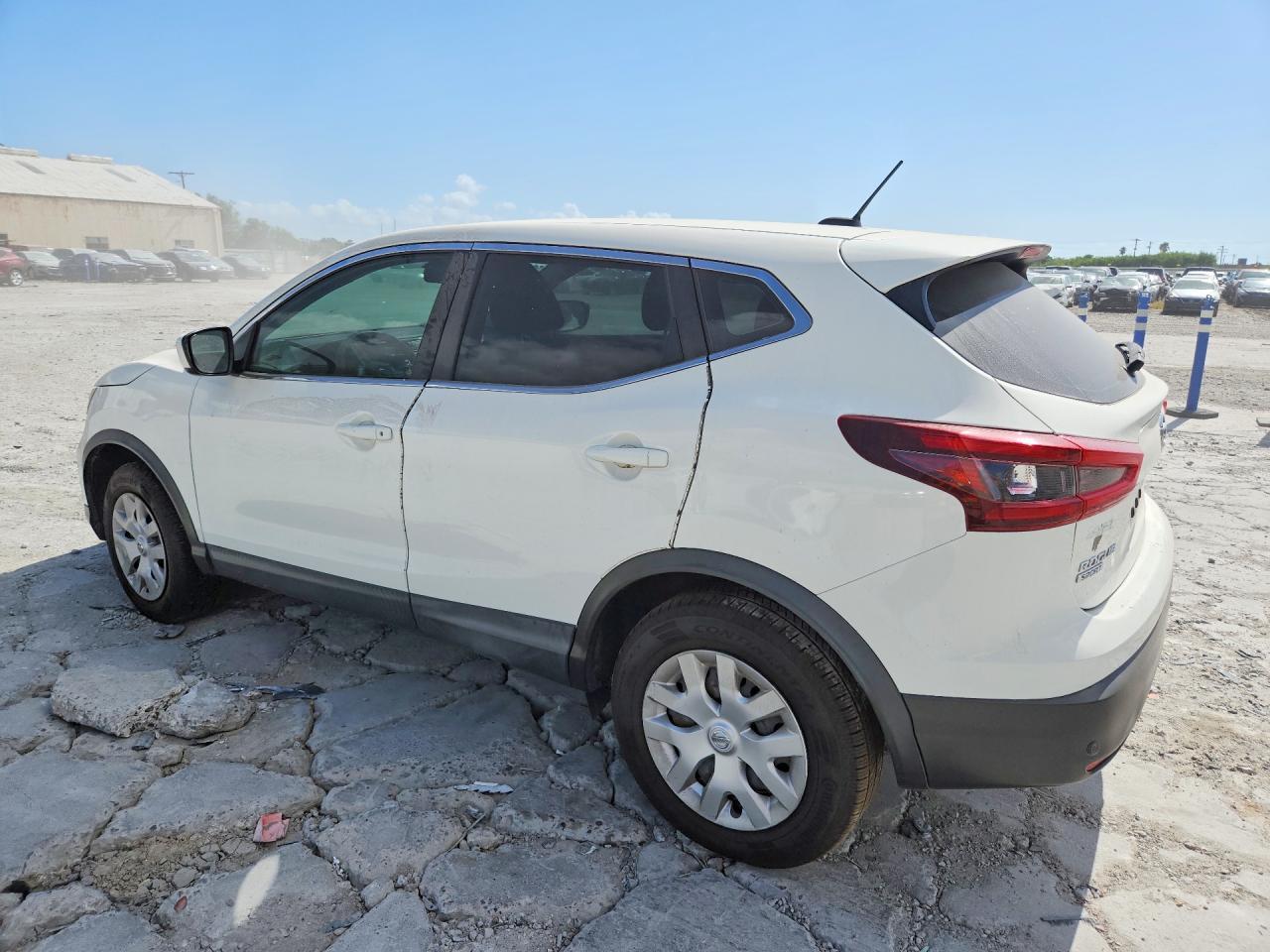 2020 Nissan Rogue Sport S - zdjęcie 2