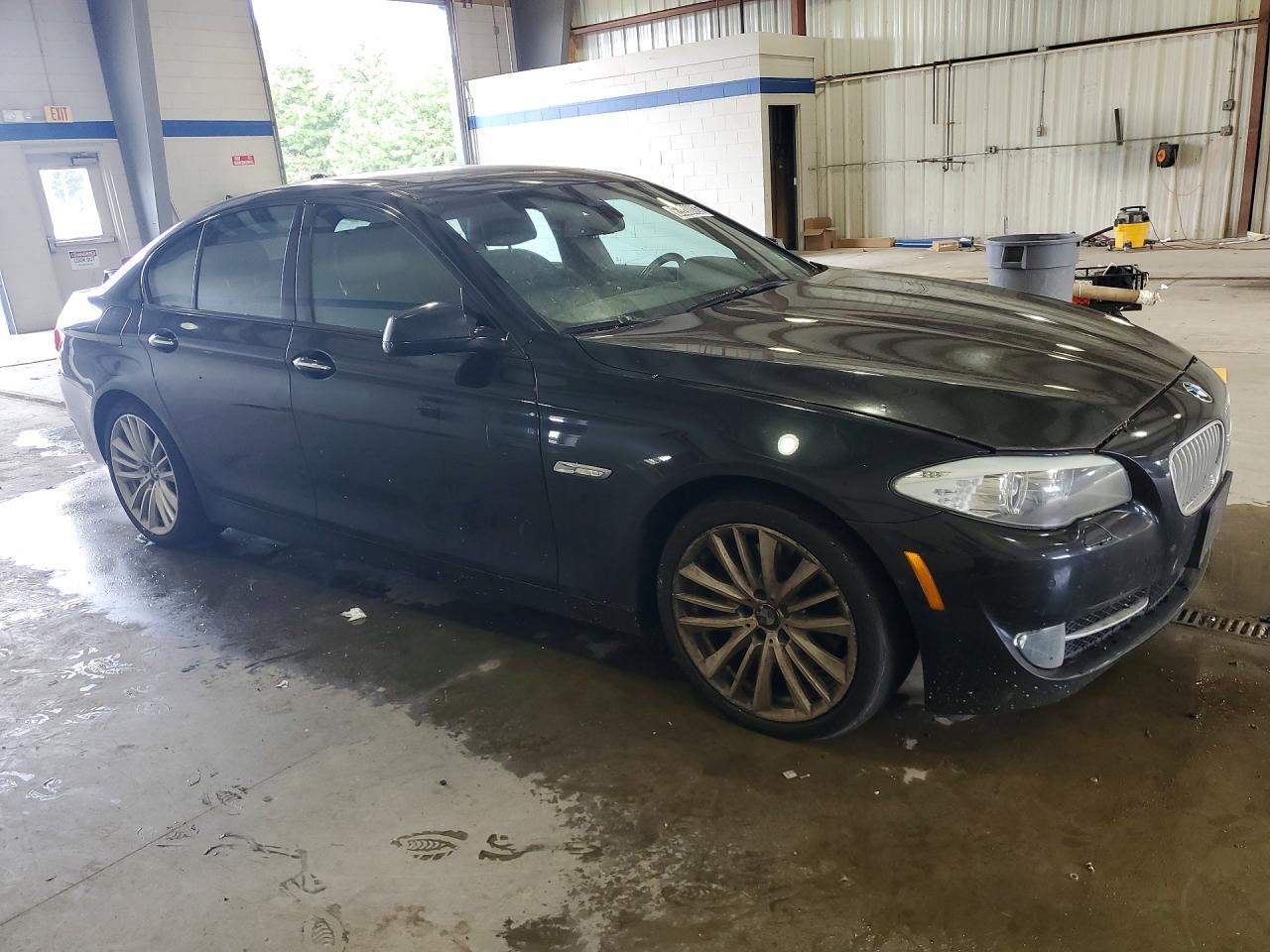 2013 BMW Seria 5 550i - zdjęcie 4