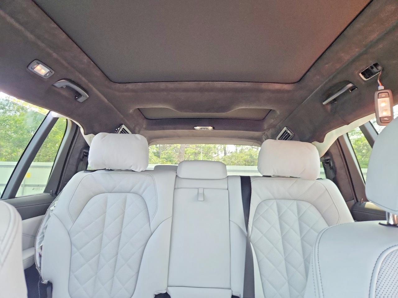 2026 BMW X7 xDrive40I - zdjęcie 10