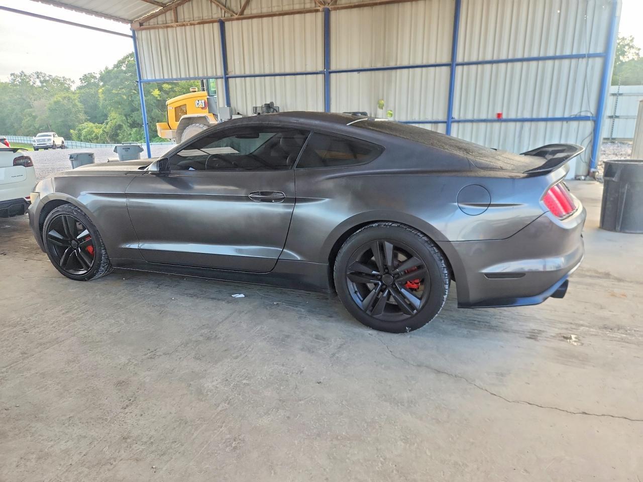 2015 Ford Mustang - zdjęcie 2