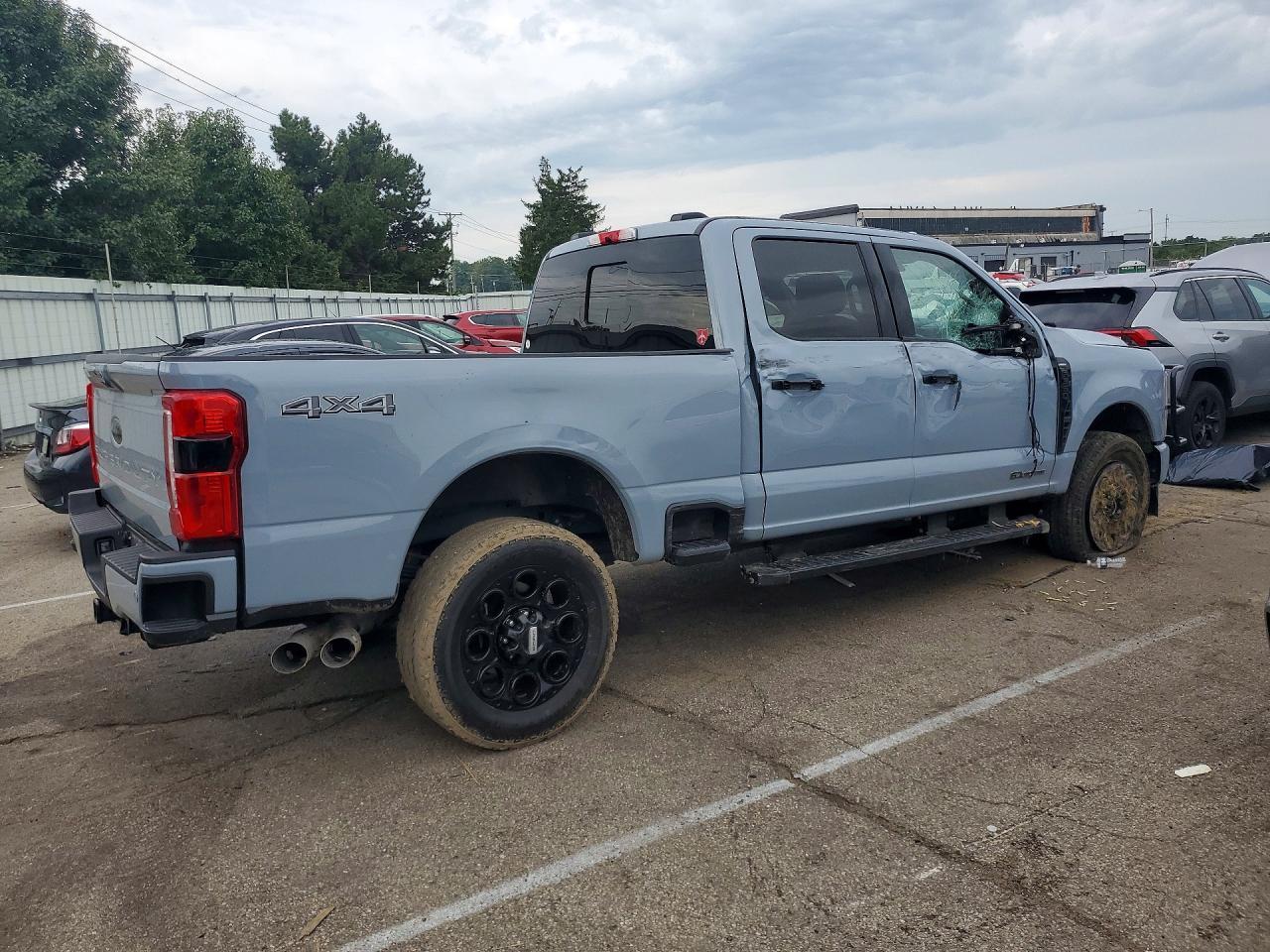 2024 Ford F350 Super Duty - zdjęcie 3