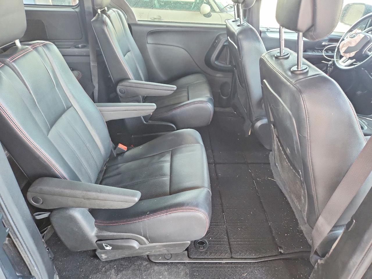 2015 Dodge Grand Caravan R/T - zdjęcie 11