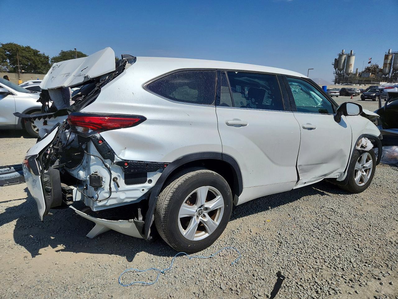 2022 Toyota Highlander Le - zdjęcie 3