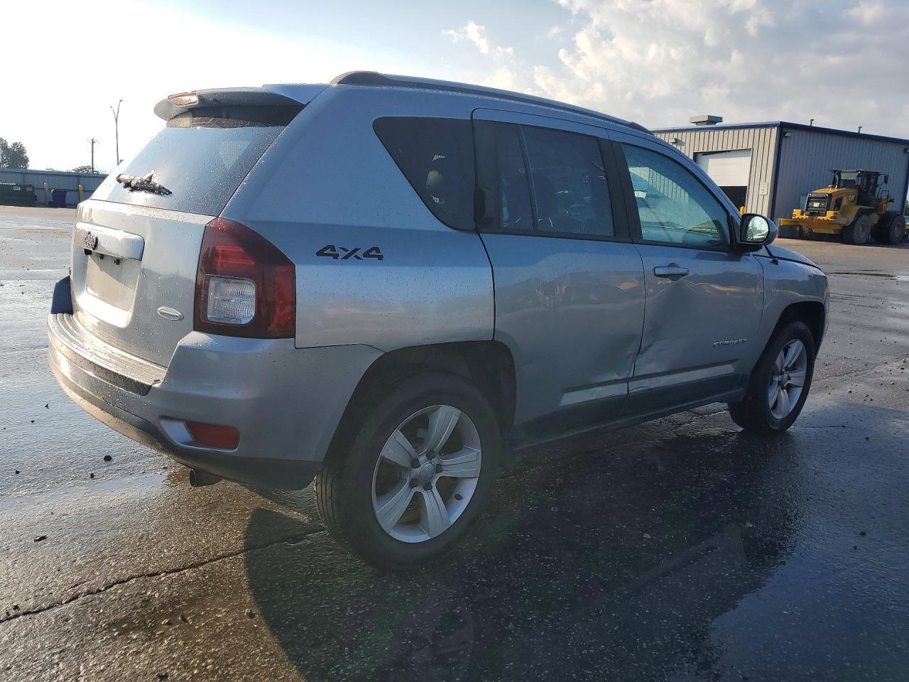 2016 Jeep Compass Latitude - zdjęcie 3