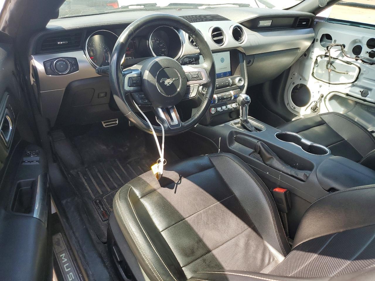 2021 Ford Mustang - zdjęcie 8