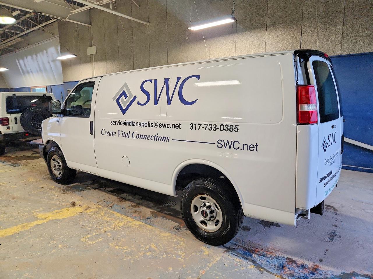 2017 GMC Savana G2500 - zdjęcie 2