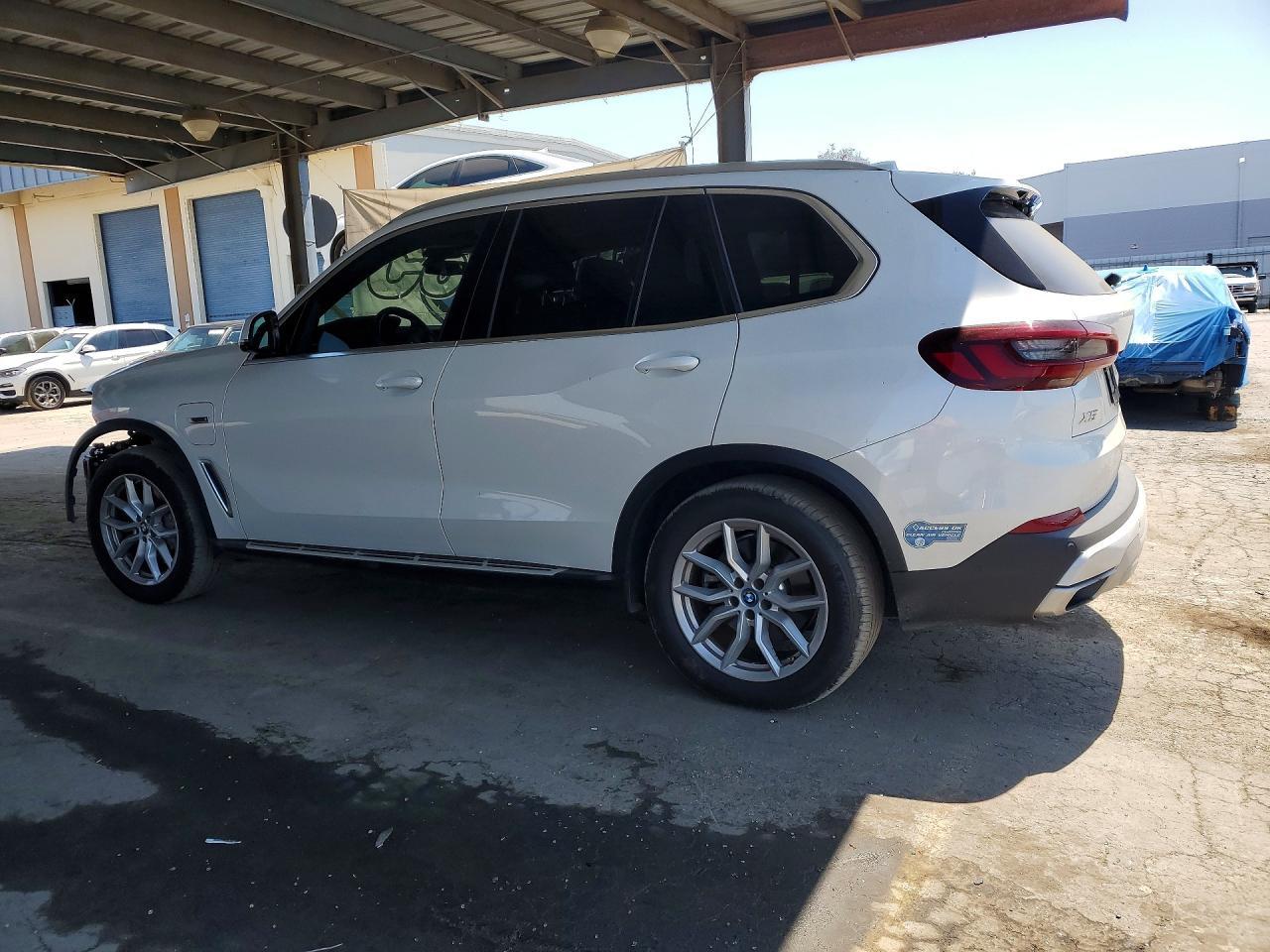 2022 BMW X5 xDrive45E - zdjęcie 2