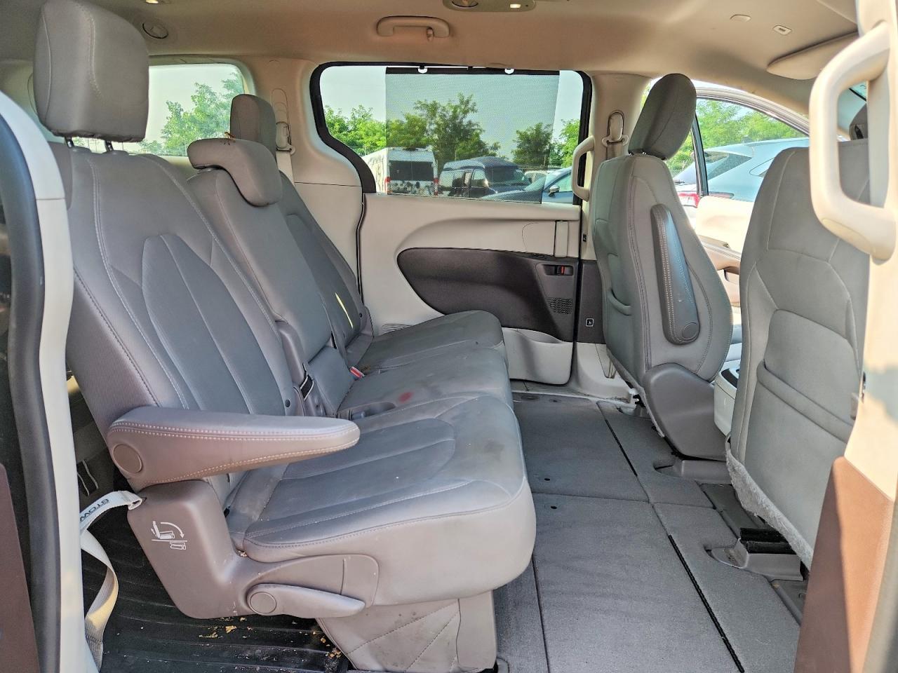 2019 Chrysler Pacifica Touring Plus - zdjęcie 11