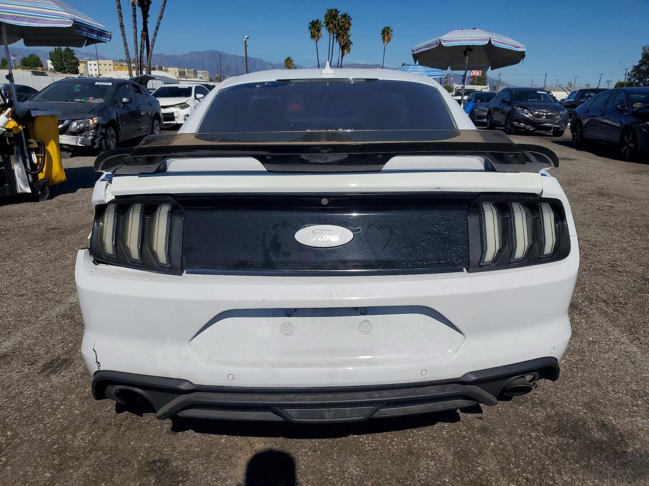 2022 Ford Mustang - zdjęcie 6