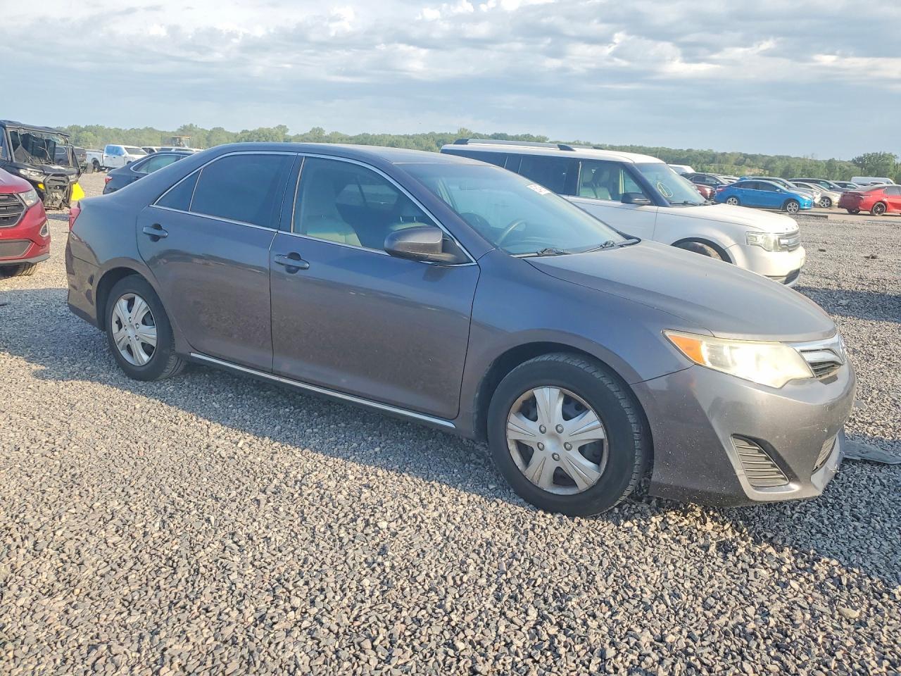 2014 Toyota Camry Le - zdjęcie 4
