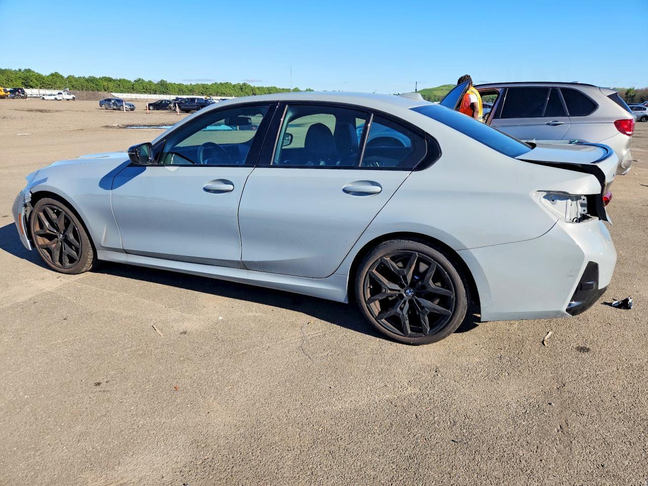2025 BMW Seria 3 330i - zdjęcie 2