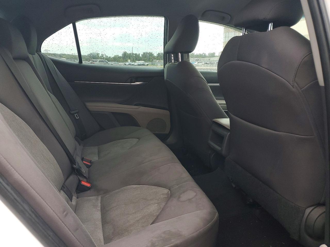 2018 Toyota Camry Le - zdjęcie 10
