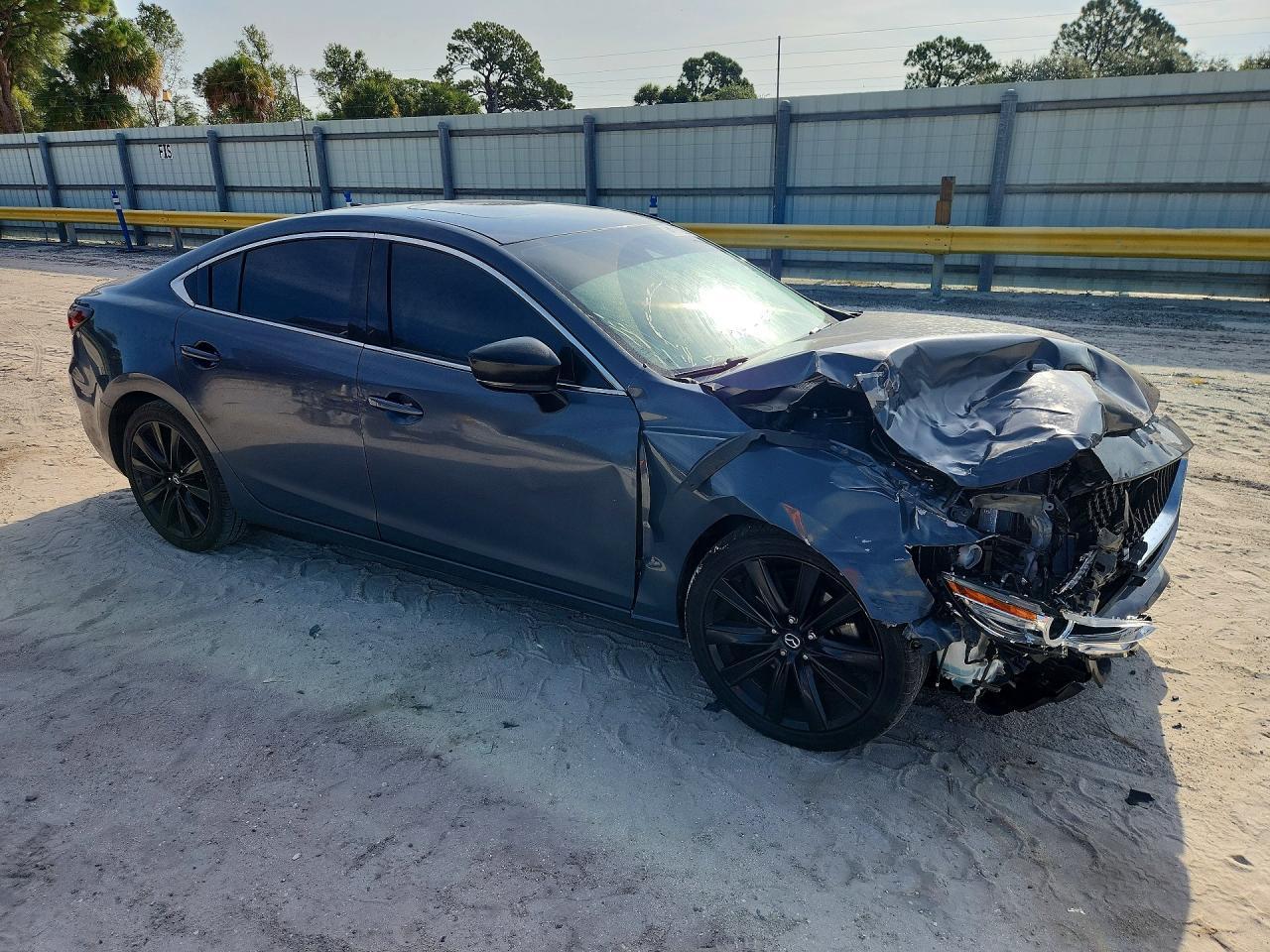 2021 Mazda 6 Grand Touring Reserve - zdjęcie 4