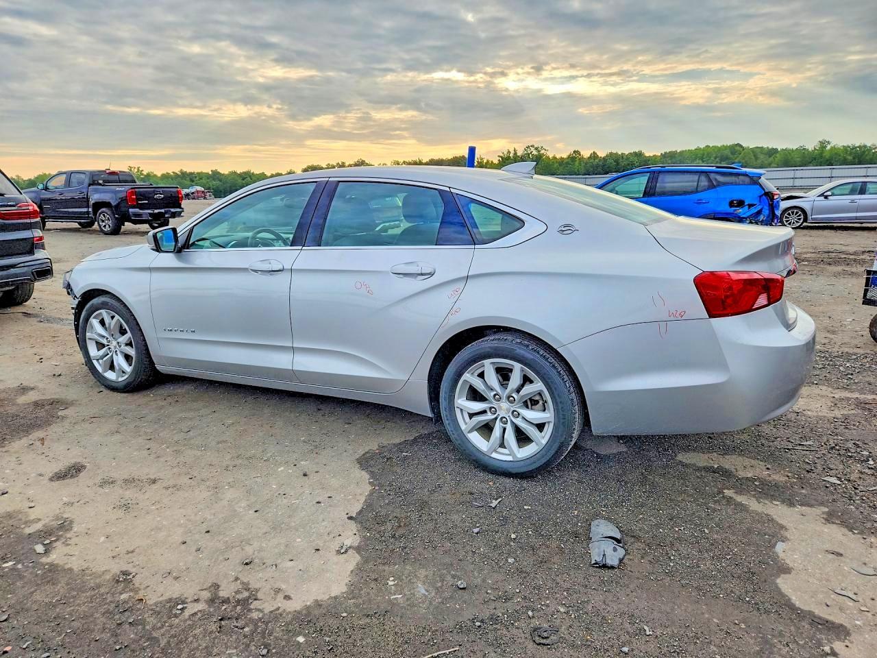 2019 Chevrolet Impala Lt - zdjęcie 2