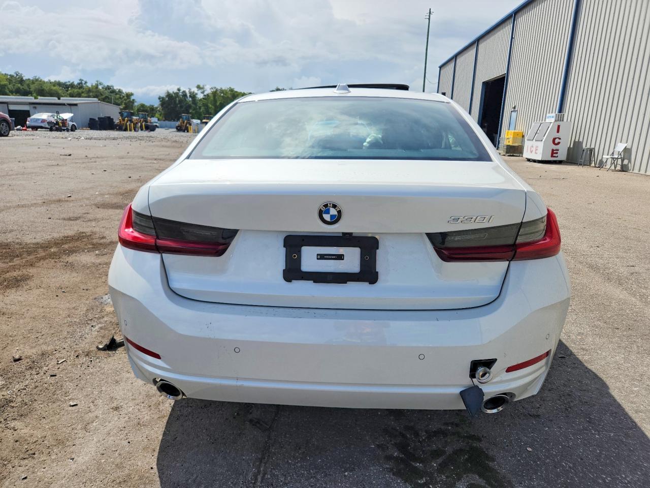 2026 BMW 330I - zdjęcie 6