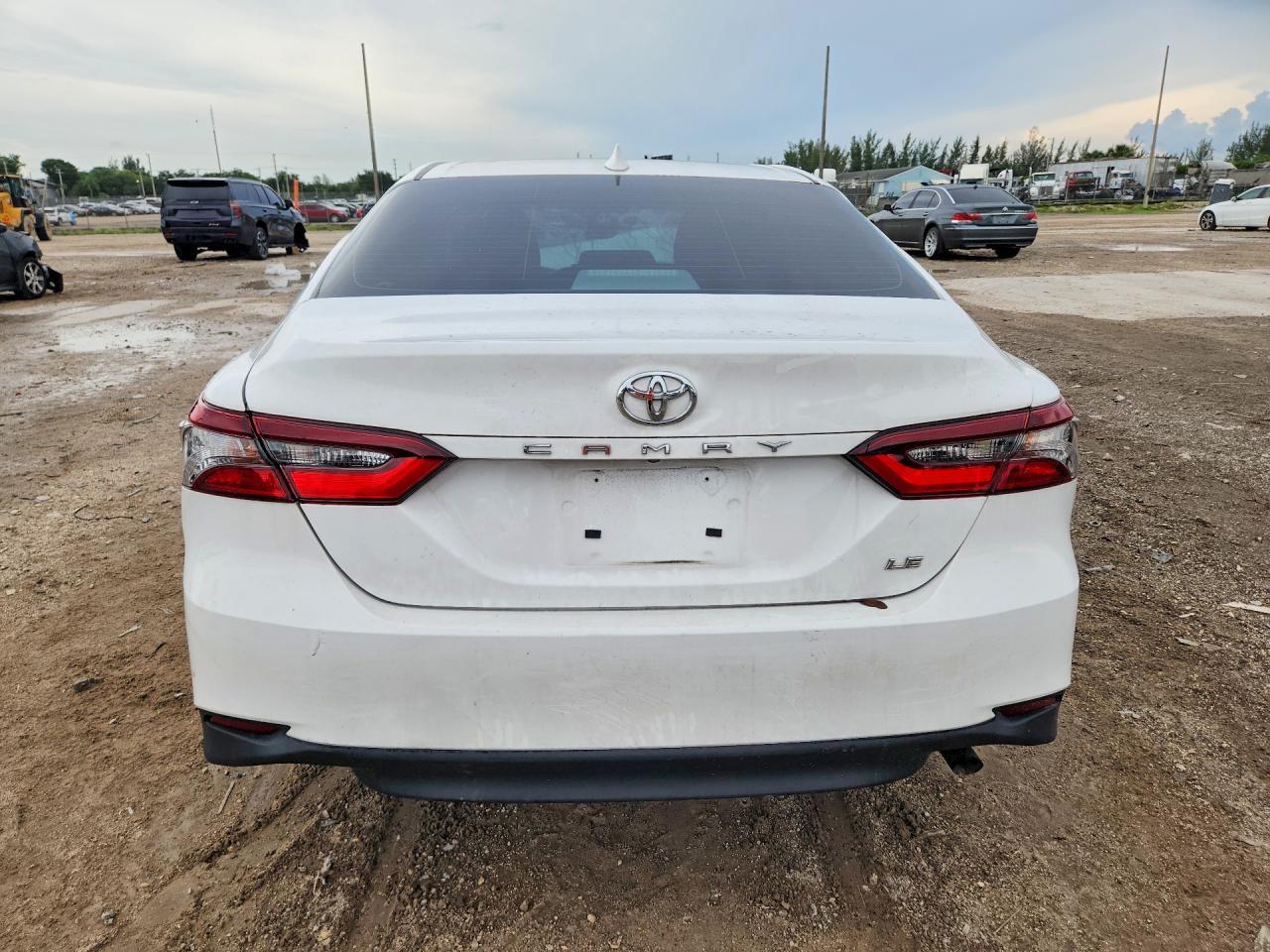 2023 Toyota Camry Le - zdjęcie 6