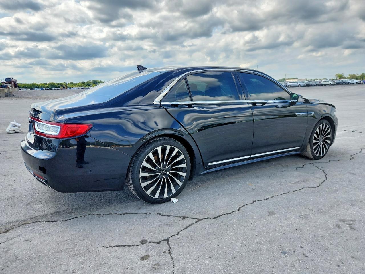 2018 Lincoln Continental Black Label - zdjęcie 3