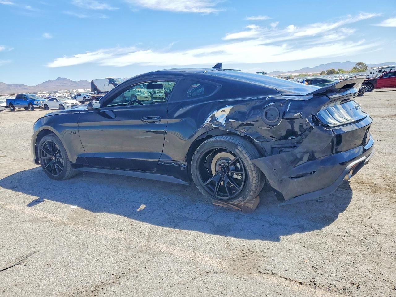 2020 Ford Mustang Gt - zdjęcie 2