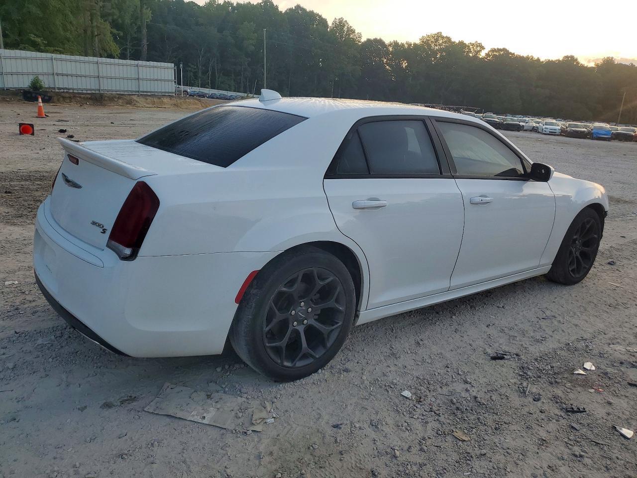 2020 Chrysler 300 S - zdjęcie 3