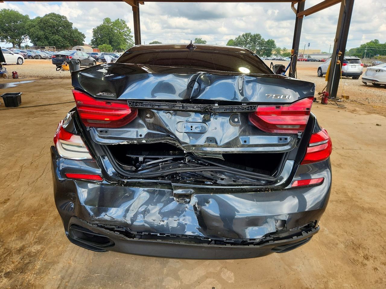 2016 BMW Seria 7 750i - zdjęcie 6