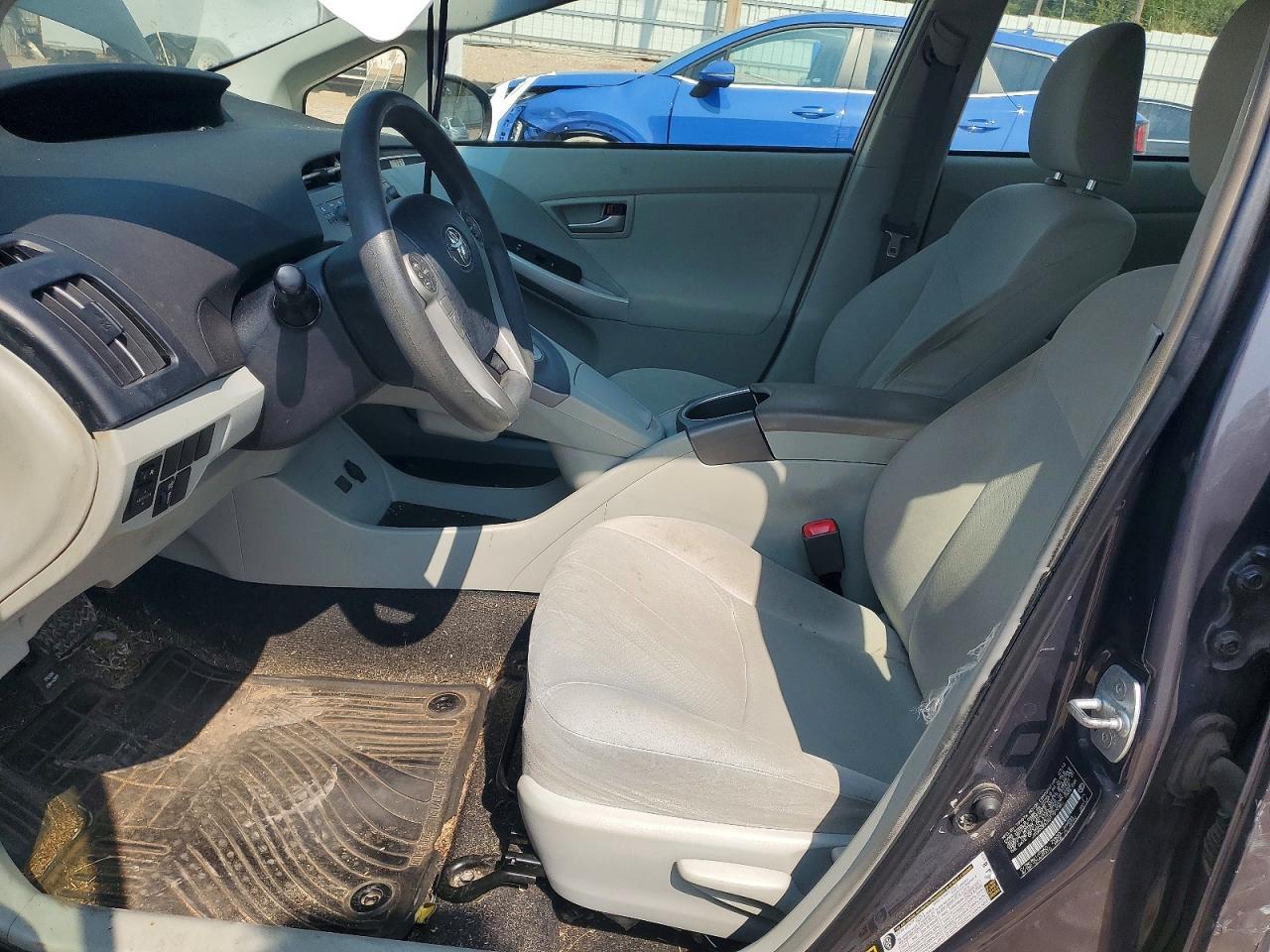 2013 Toyota Prius Two - zdjęcie 7