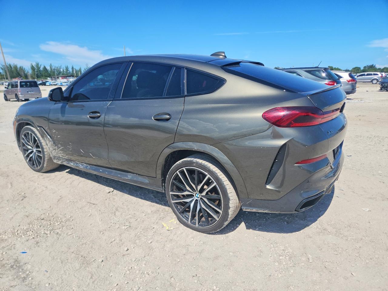 2022 BMW X6 M50I - zdjęcie 2