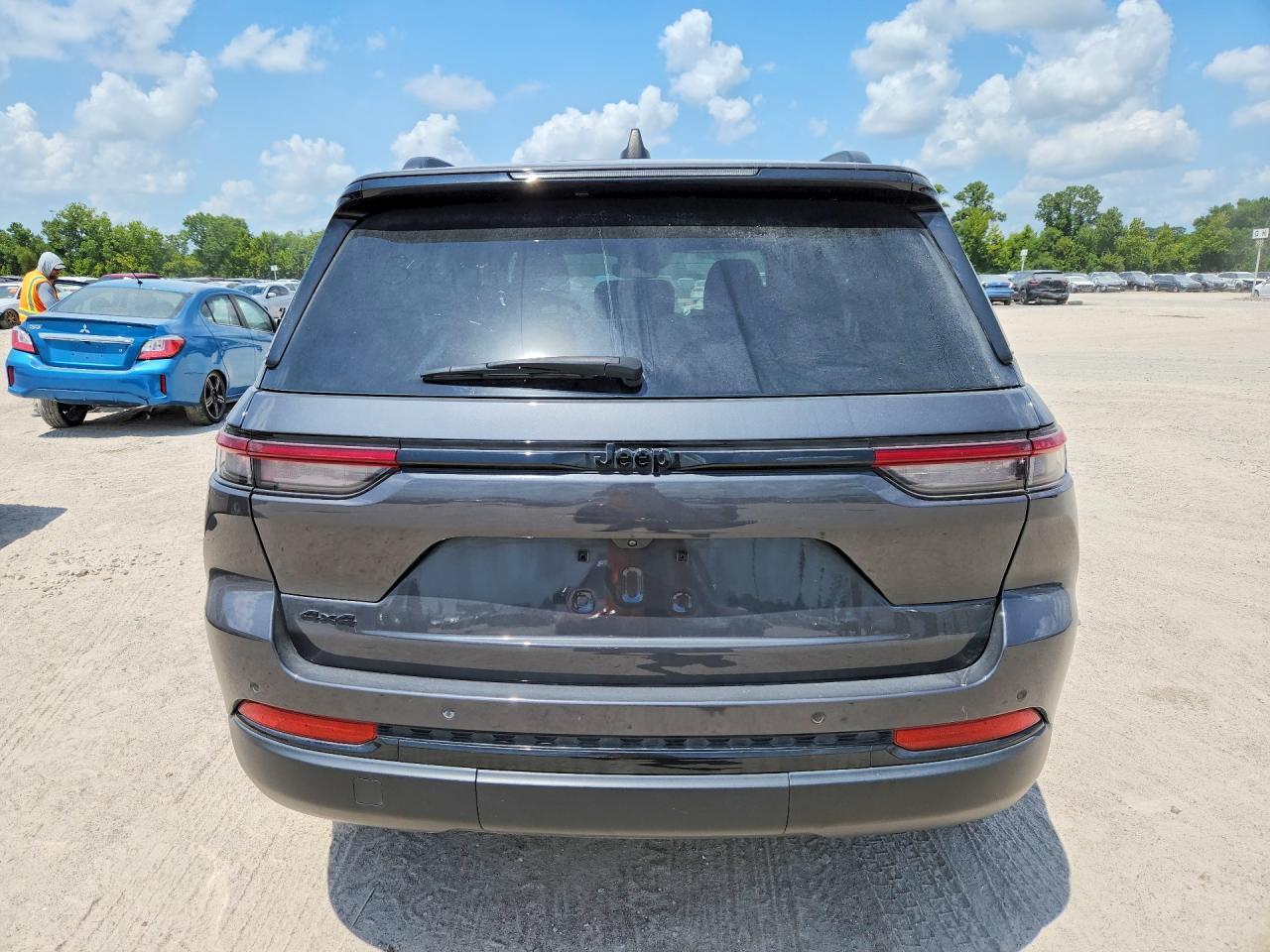 2024 Jeep Grand Cherokee Laredo - zdjęcie 6