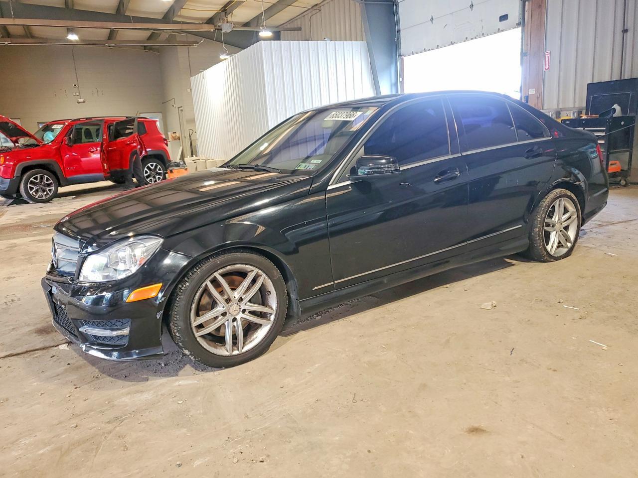 2013 Mercedes-Benz C 300 4Matic - zdjęcie główne