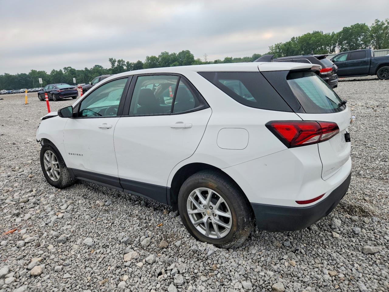 2022 Chevrolet Equinox Ls - zdjęcie 2