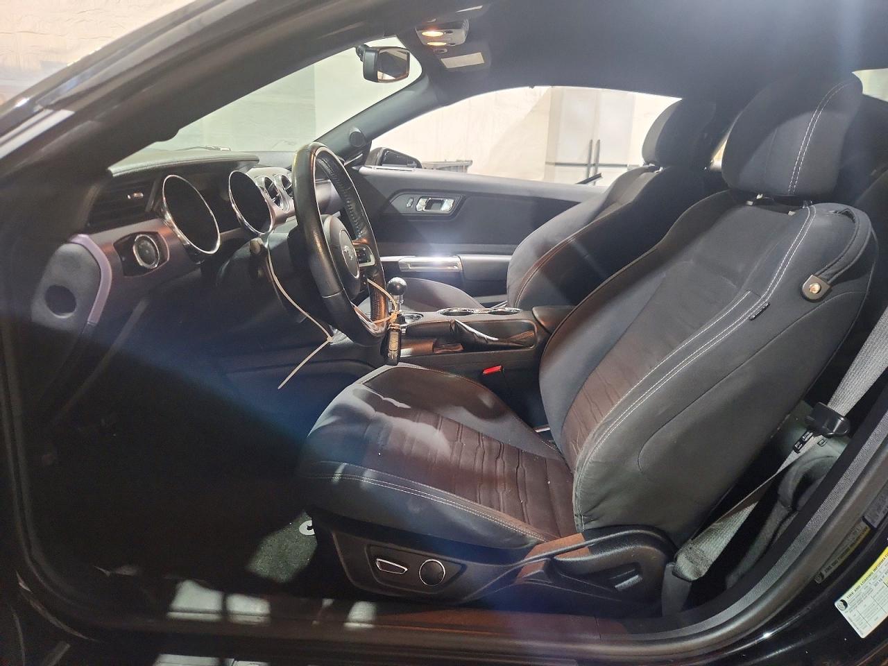 2016 Ford Mustang - zdjęcie 7