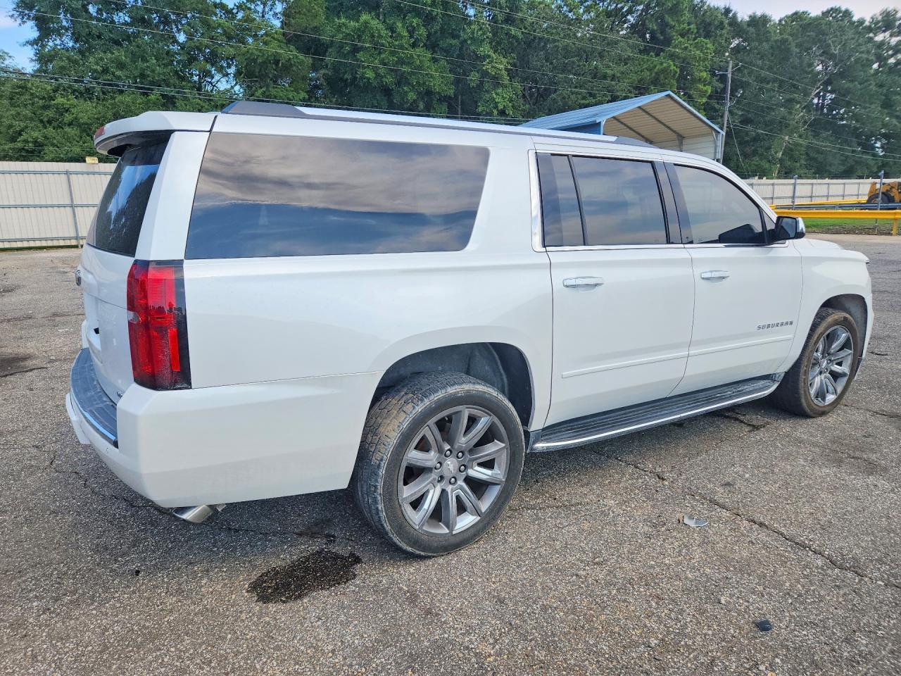2019 Chevrolet Suburban C1500 Premier - zdjęcie 3