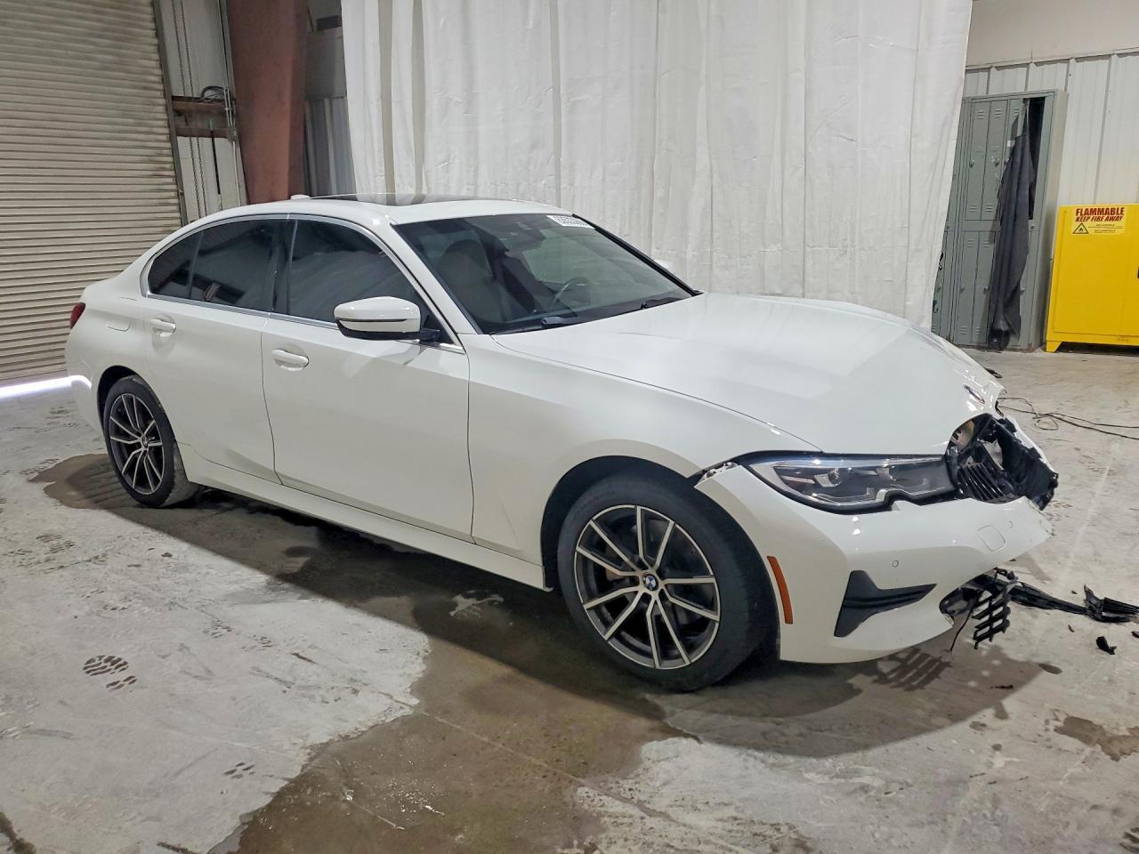 2022 BMW 330Xi - zdjęcie 4