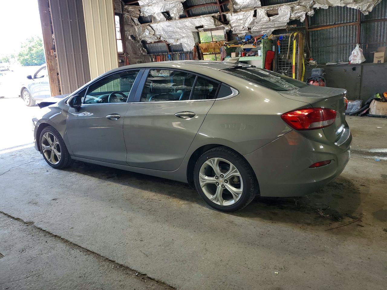 2019 Chevrolet Cruze Premier - zdjęcie 2